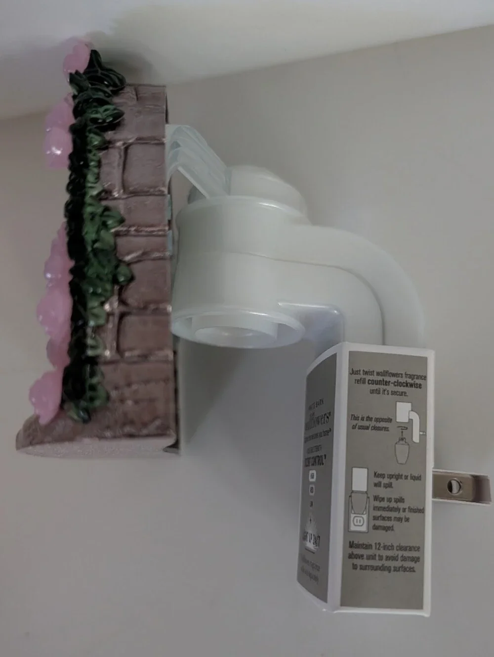 Bath & Body Works Swan Bridge Scent Control Light Up Wallflower Plug-in